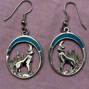Turquoise howling wolf earrings with silver tones